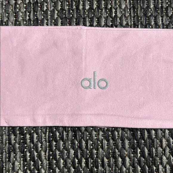 Alo yoga performance conquer headband main image 5
